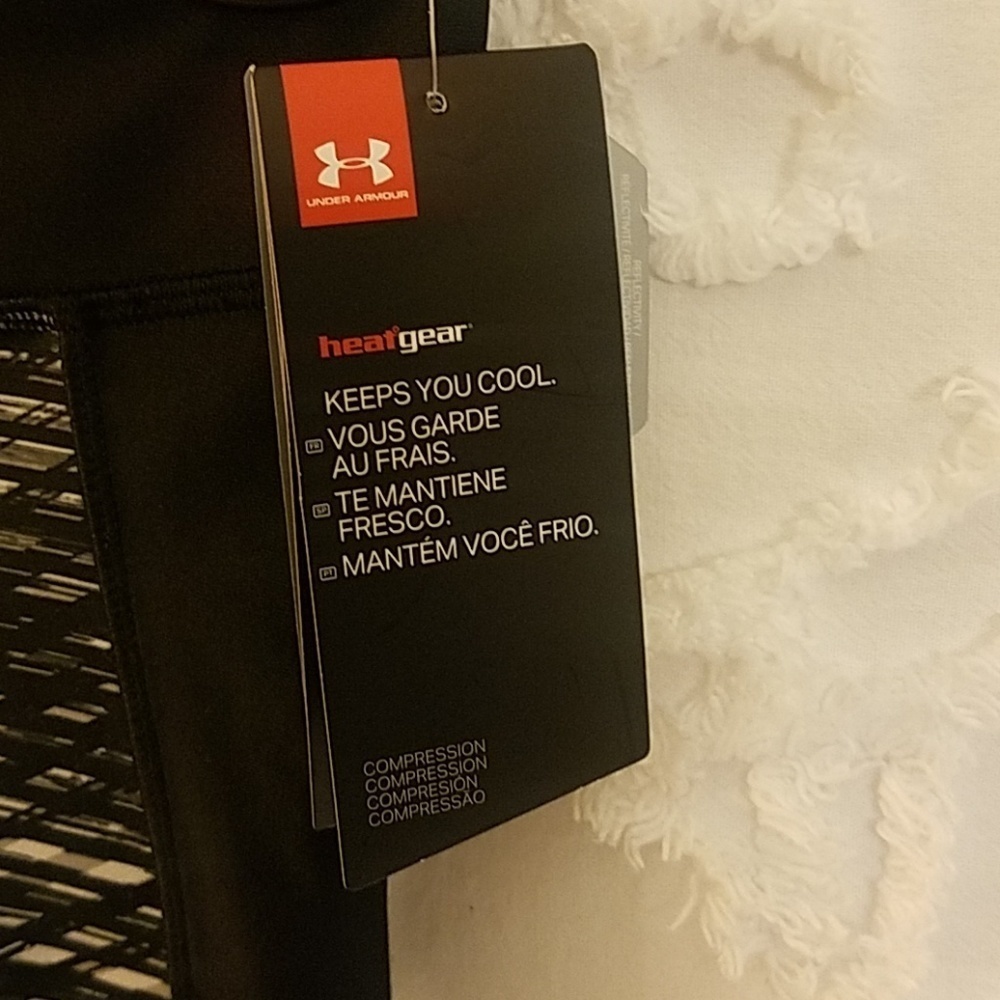 NWT UNDER ARMOUR - Picture 4 of 9